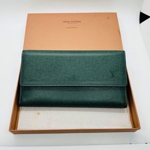 Louis Vuitton Long Taiga Tri fold Wallet
